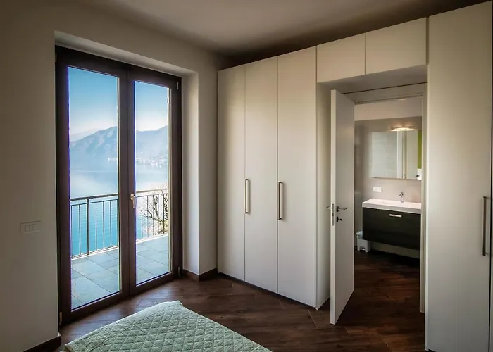 Wonderful View - By Myhomeincomo Feriehus *